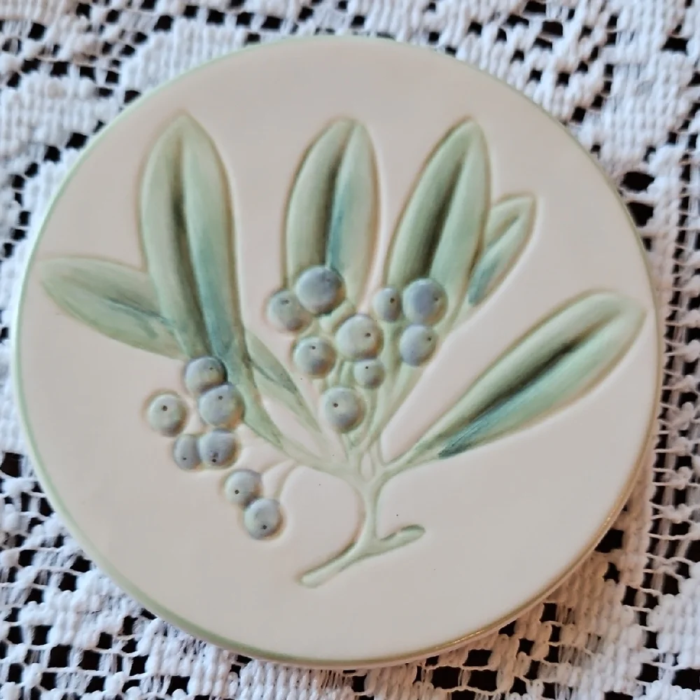 Set of 7 Beautiful Embossed Ceramic Coasters Pinecones, Holly & Berries, Birds